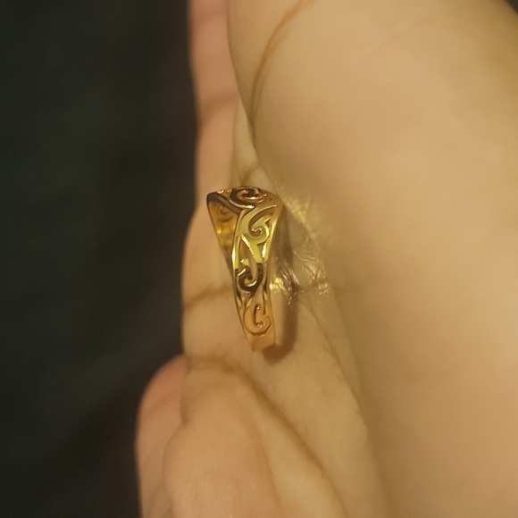 Chevron Ring Gold - Picture 4 of 4